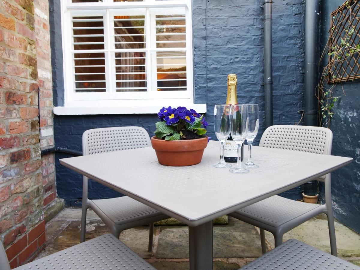 Bar Wall Cottage-City Wall Views-Sleeps 5 York Extérieur photo