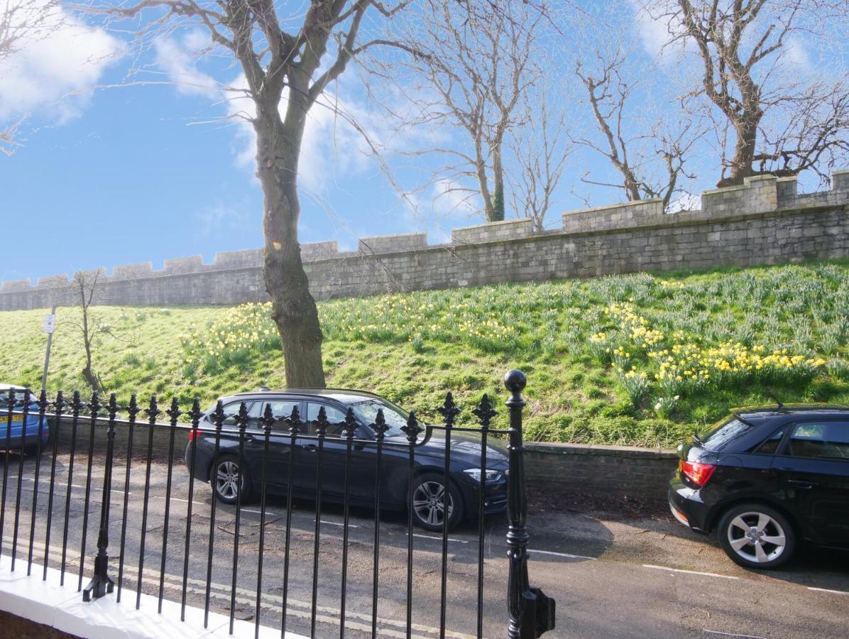 Bar Wall Cottage-City Wall Views-Sleeps 5 York Extérieur photo