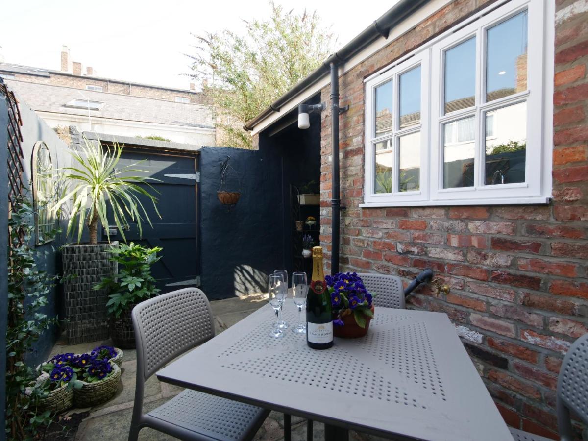 Bar Wall Cottage-City Wall Views-Sleeps 5 York Extérieur photo